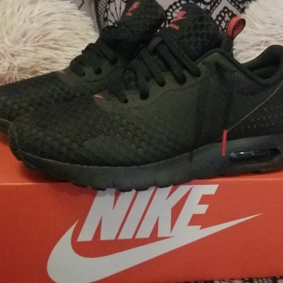 Nike Tavas (SOLD) - Picture 6 of 7